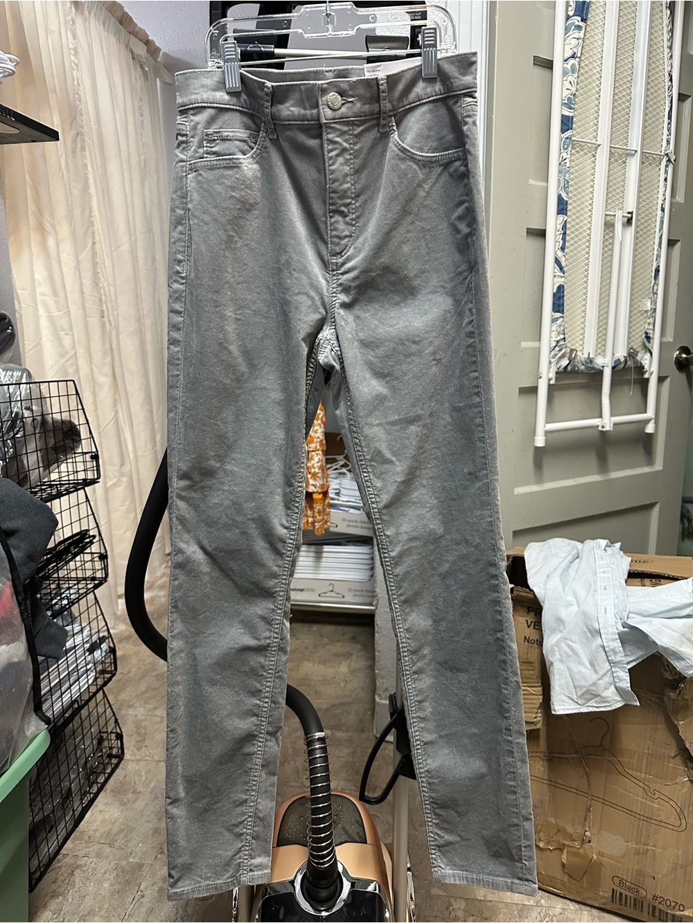LOFT Straight-Leg Jeans in Gray velvet